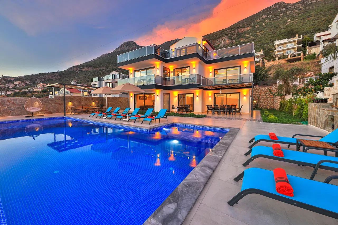 Villa July - Main